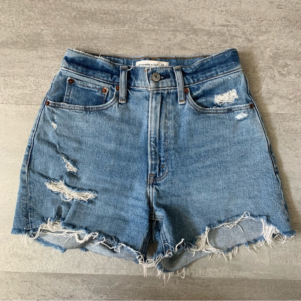 Abercrombie Curve Love High Rise 4 Inch Mom Short - Medium Ripped Wash - 23/000